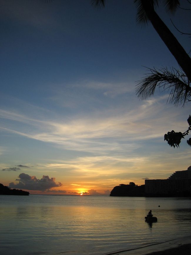 座って食事をしながらこの美しいサンセットを<br />見ることができます。。。