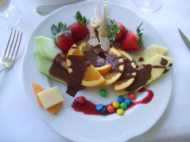 ハレクラニ『オーキッズ』でサンデーブランチ<br />（妹Aの激しいデザートプレート/笑）