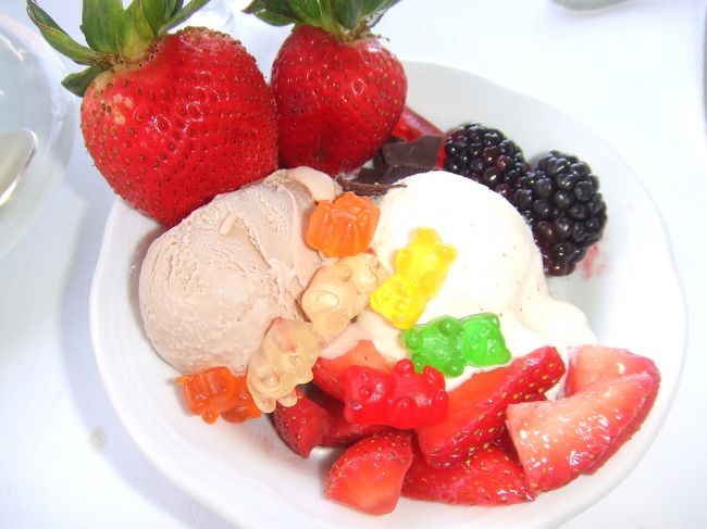 ハレクラニ『オーキッズ』でサンデーブランチ<br />（私のかわいいデザートプレート/笑）