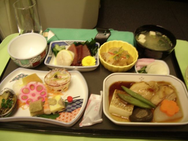 「関空〜ホノルル」ＪＯ０７８の機内食（C和食）<br />悟空からアップグレードクーポンを使って<br />姉妹3人分行きだけアップグレードできました。