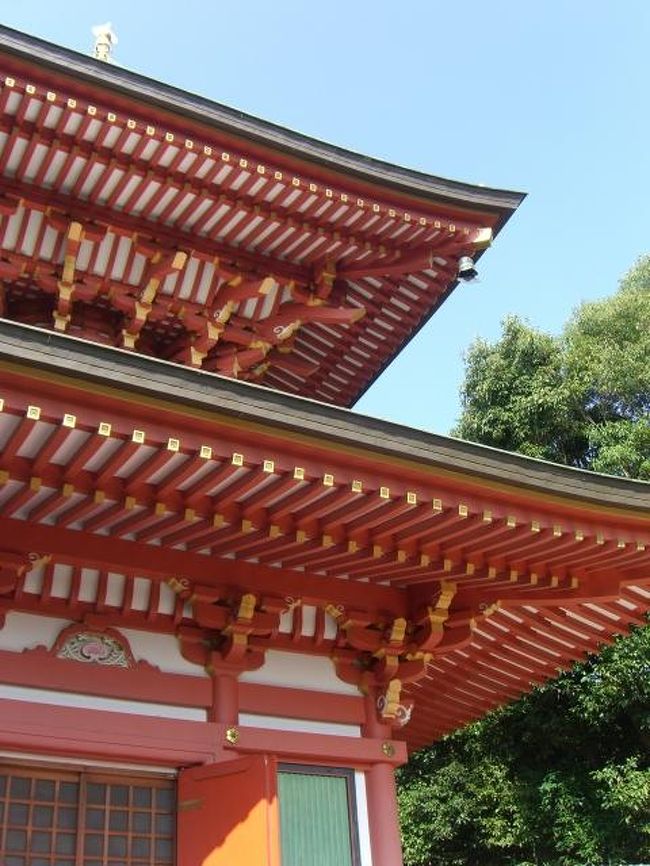 頂上には多宝塔がありました。<br />まだ新しいようで、赤が綺麗！青空に映えますねｖｖ<br /><br />空気が澄んでて気持ち良かったです。