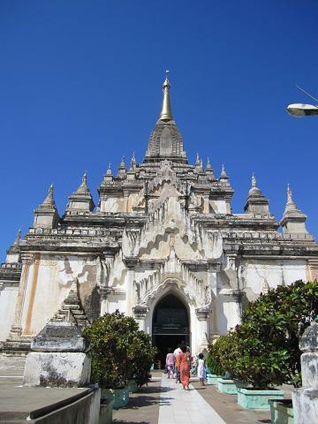 ゴドーパリィン寺院。バガンで2番目に高いらしいけど、登れない。 <br /><br /> <br /><br /><br /> <br /><br />