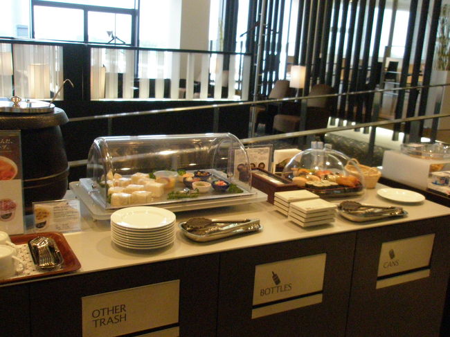 いよいよラウンジです。<br /><br />すでにブロガーの皆さんの写真では見たことがあり知っていましたが、<br />こ〜んな感じ。<br />