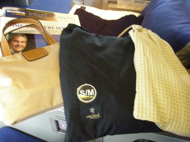 一人一人にアメニティキットが配られました。<br /><br />パジャマも配られましたが、<br />ダンナは着替えなかったとのこと。<br />