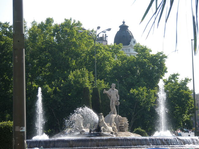 プラド敷地内の噴水広場<br />