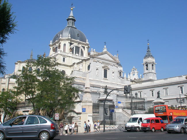 しばらく歩くと、王宮らしき建物を発見！！！