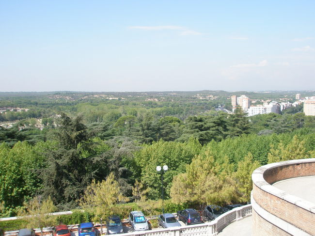 王宮は丘の上に建てられているので、こんなに見晴らしもいいんです。<br />