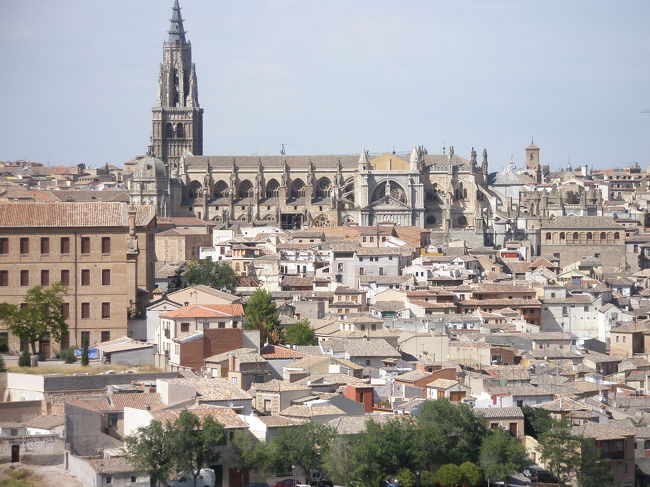 この後、今見えているトレドの旧市街に入ります。<br />