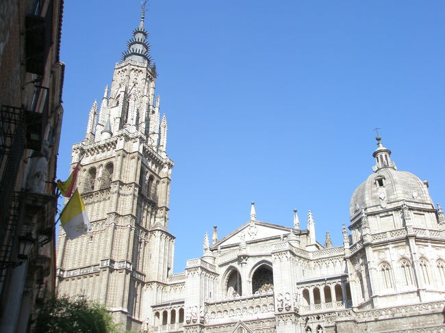 中にも入りました。<br />ガイドさんの興味深い話に夢中になり、そして内部のあまりの素晴らしさに目を奪われ、<br />つい写真を撮り忘れてしまいました・・・。<br />