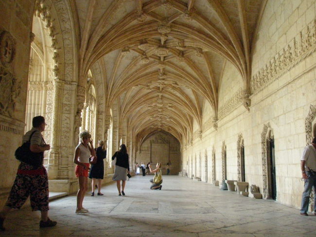 こちらの見所は何と言っても美しい回廊です。<br />