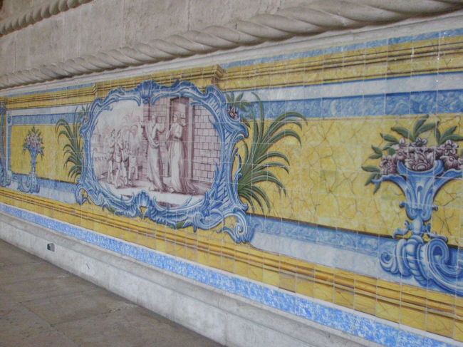 アズレージョの部屋もありました。<br />アズレージョとはポルトガル独特の装飾タイルです。<br /><br />青が多く使われているのが特徴です。<br />ここにも海洋国家ポルトガルのこだわりを感じます。