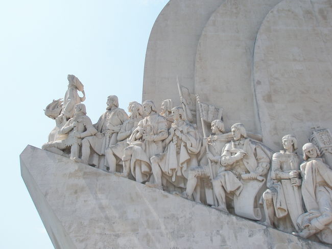 反対からも見ると・・・<br /><br />それぞれ、違う人物が乗っているようですね。<br />