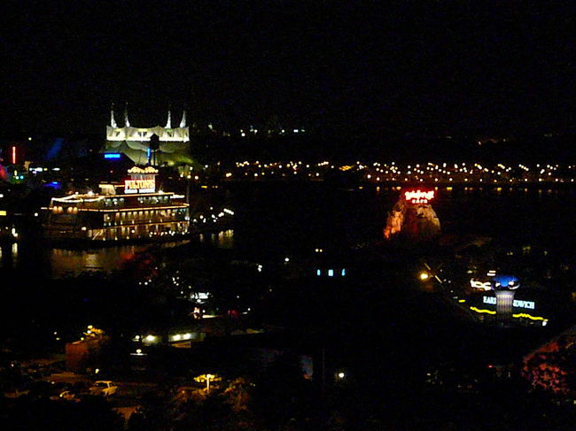 ダウンタウン・ディズニー　（ホテルから）