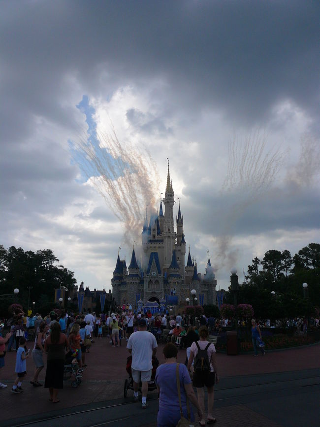 Magic Kingdam の花火<br />これで、ホテルに戻り空港に向かいます。