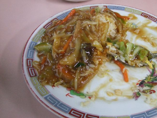 取り分けた後の写真なので<br />汚く写ってしまいましたが<br />これが掛けチャーハン。<br />玉子チャーハンの上に<br />野菜たっぷりの餡が掛かっています♪<br /><br />ウマー♪☆<br /><br />前に撮った完品の写真はこちら↓<br />http://4travel.jp/traveler/rossini/pict/15320343/src.html