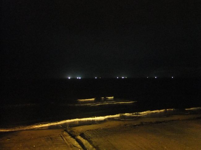 部屋に戻って外を見たら<br />漁火が見えました。<br />漁火を見ながら入るお風呂も格別でしたよ〜♪<br /><br />　　〜二日目編につづく〜