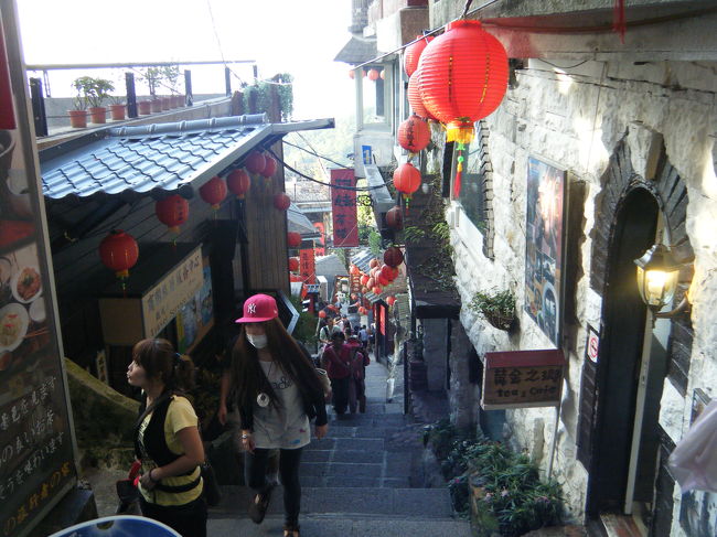 有名な基山街です。もうちょっと日が落ちてからのほうが雰囲気が出るかもしれませんね。九フンには日本人も多く、よく日本語を耳にしました。