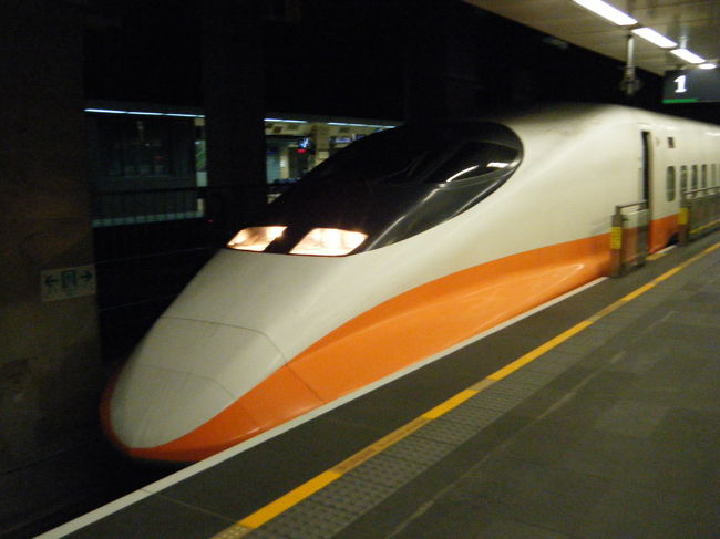 台湾新幹線に乗ってみたい！ということで、日本で言うと大体東京⇔上野くらいに値する、「台北⇔板橋」間のみ往復してきました。乗り心地もいいし、日本では考えられないくらい安いので、ぜひ今度は足として使って観光したいですね。