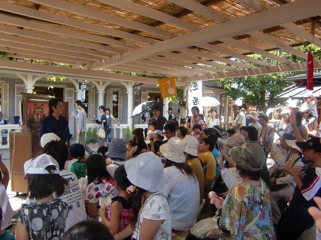 夏休みということもあって、横丁は大賑わい。