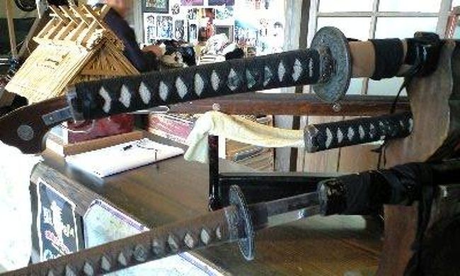 武田信玄と上杉謙信の展示。<br />刀や鎧があり試着することができます。