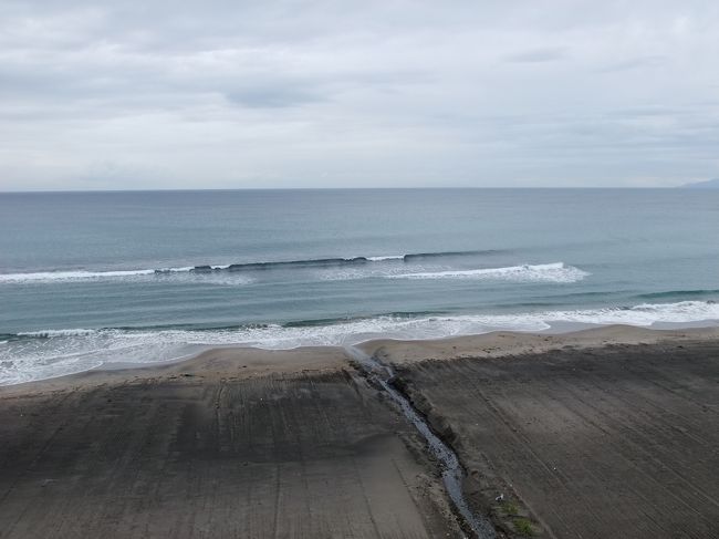 部屋に戻り、準備をして出発です。<br />どんよりとした空・・・。