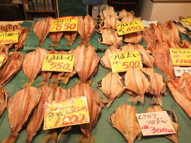 生の魚は持ち帰れないので<br />干物を購入。<br />私の大好きなつぼだいとキンキをゲット！<br />と言うか親が買ってくれました(笑)<br />後日実家で食しましたが<br />脂がのっていて本当に美味かった！