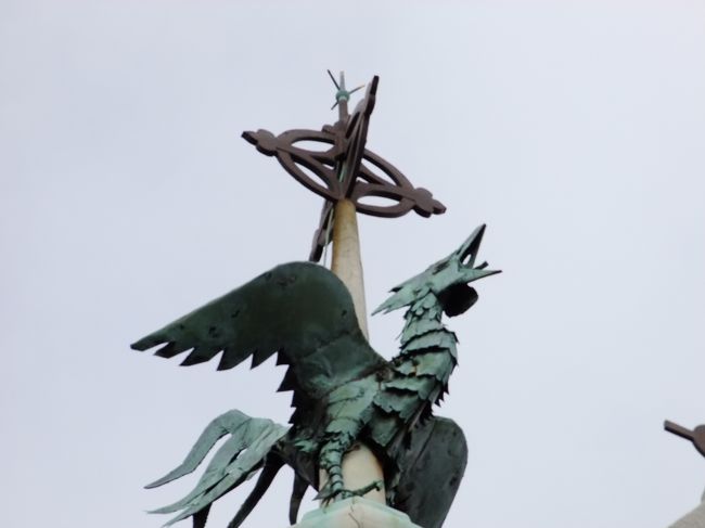 カトリック教会の風見鶏。<br />鶏と言うより鳳凰ですね。