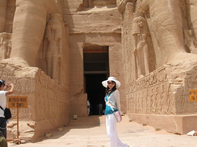 アブシンベル大神殿入口<br /><br />中は撮影禁止です