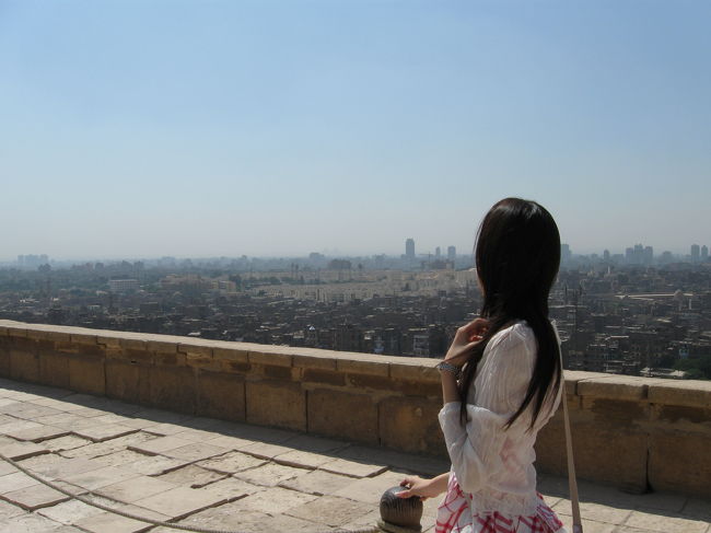 モスクからの眺め<br /><br />三大ピラミッドも小さく見えます。