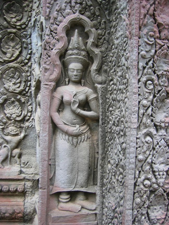 デヴァダー像がたくさんありました。