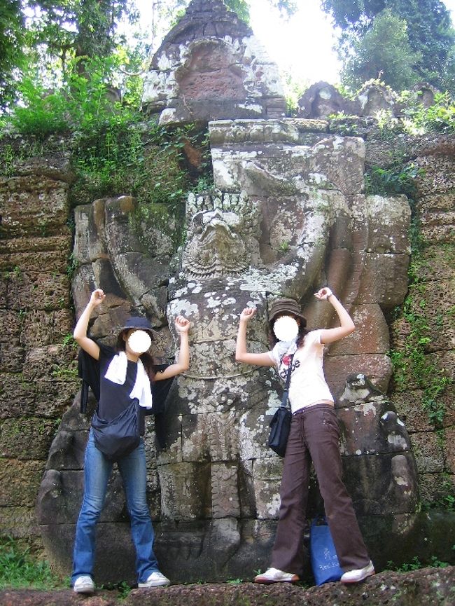 ガルーダ像と一緒に。<br />（アホですみません・・）