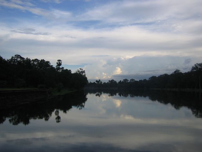 ここからサンセットを見るために<br />プノンバケンに向かいます。<br /><br />