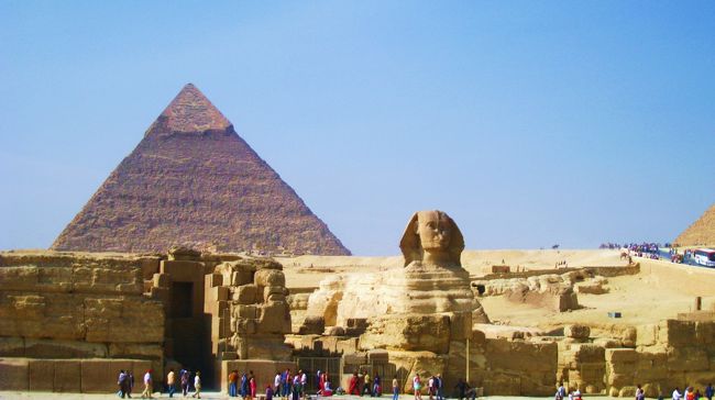 スフィンクスとピラミッド