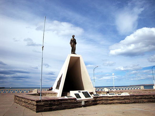 浜の前にある公園にあった何かの像。<br />