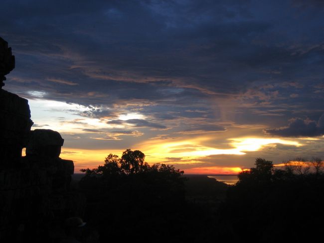 日が暮れていきます・・<br />幻想的です。