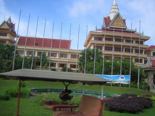 この後いったんホテルに戻り、チェックアウト。<br />こちらがお世話になったホテル。<br /><br />リゾートっぽい雰囲気のきれいで清潔な<br />心地よいホテルでした。