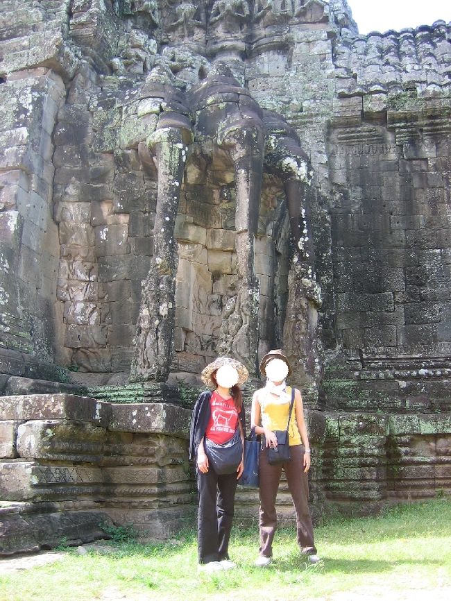 南大門の装飾。<br />像をかたどっています。