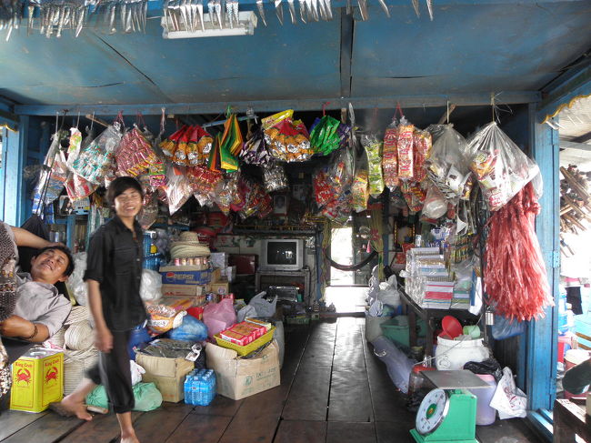 売店。<br /><br />ここで、ノートと鉛筆買いました。<br /><br />貧しい子供達のために・・（？）<br />