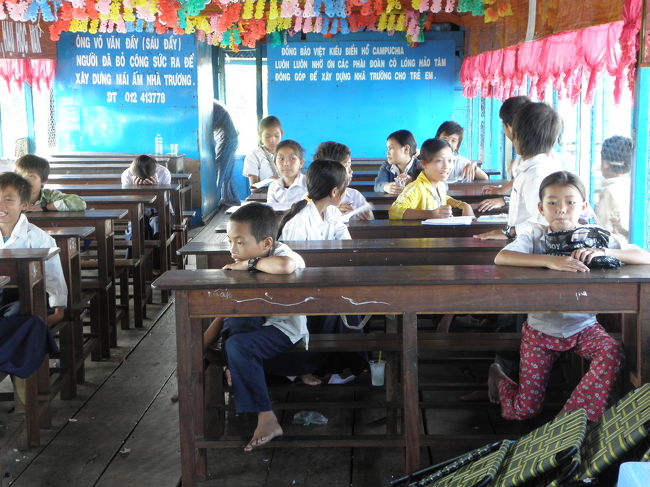 無関心な子供達。<br /><br />私たちがあげたものが君達に届いてるとは思えないけど、<br /><br />いい子に育つんだよー！