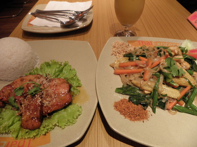 パッタイとハニーチキン！！！<br /><br />おいしかったぁ。