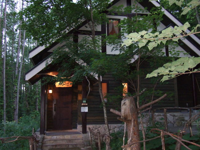 ニングルテラス内にある森の時計でお茶。<br />カウンターでは自分で豆をひけるみたいでとても混んでいました。<br />私たちはカウンターではない席でもよかったので結構早めに入れました。<br />ドラマで使われていたところみたいで、有名みたいです。