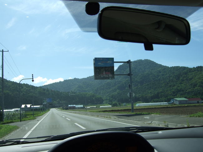 ホテルを朝早くチェックアウトし、いざ北の国からの名所巡りへ！