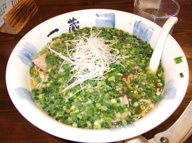 ここから旭川へ向かいます。<br />そんなに時間はかかりません。<br />お昼ご飯のラーメン！<br />並んでました…。おいしかったです！