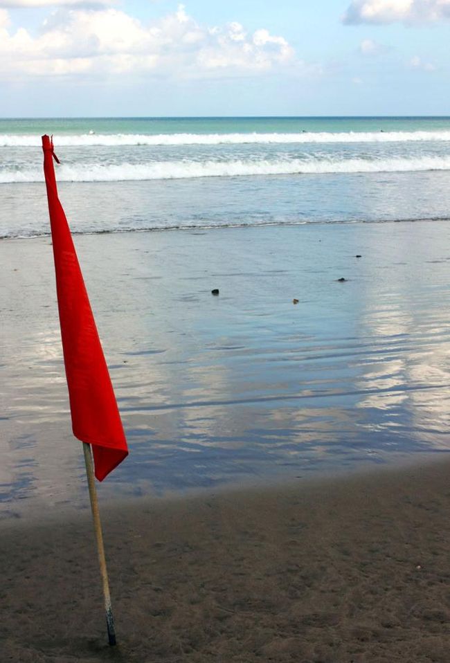 光の加減で、海の色が何層にも輝く。