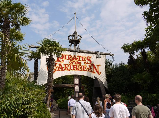 パイレーツ　オブ　カリビアン　です。<br />パリも、ジョニー・デップ　バージョンに変更済みです。