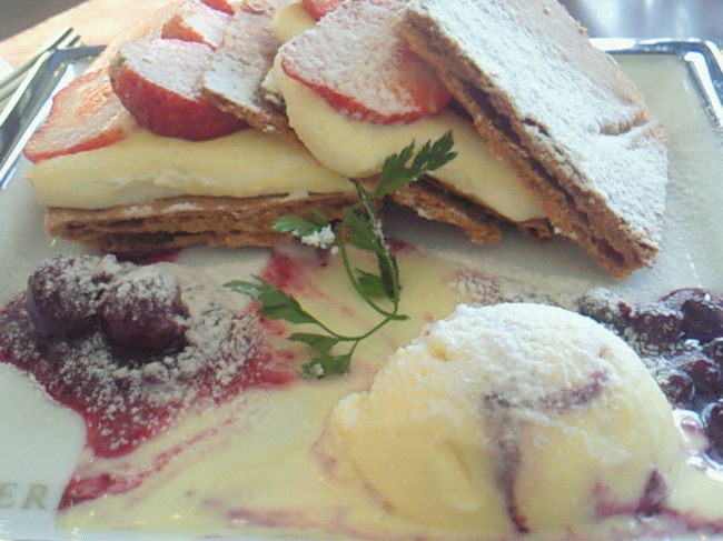 渋滞に備えて、腹ごしらえです。