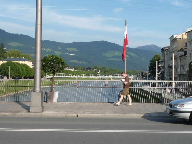 奥にあるモーツァルト小橋も『sound of music』で登場<br /><br />子供たちが街へ出かけるシーンでここを駆けて行ったのを覚えていますか？？