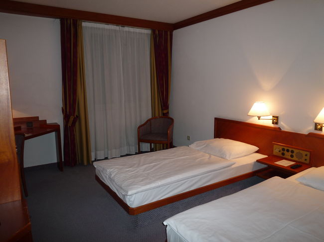 泊ったホテル<br /><br />移動するごとに豪華になっていったお部屋たち…感激！！<br /><br /><br />一人で自由に部屋を使える時ほど、一人旅に快感を感じるのである♪