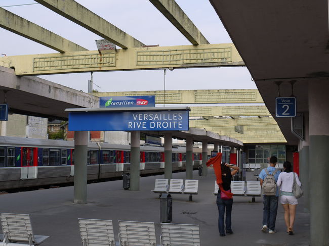 今日はベルサイユ宮殿の観光です。<br />今回、La Defense　から　昨年のﾙｰﾄとはことなりＳＮＣＦにて行くことにしました。