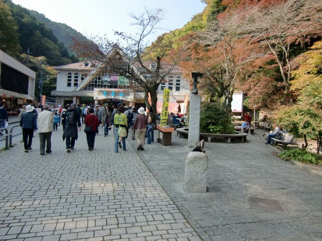 ケーブルカー乗り場の近くは賑わっていました。